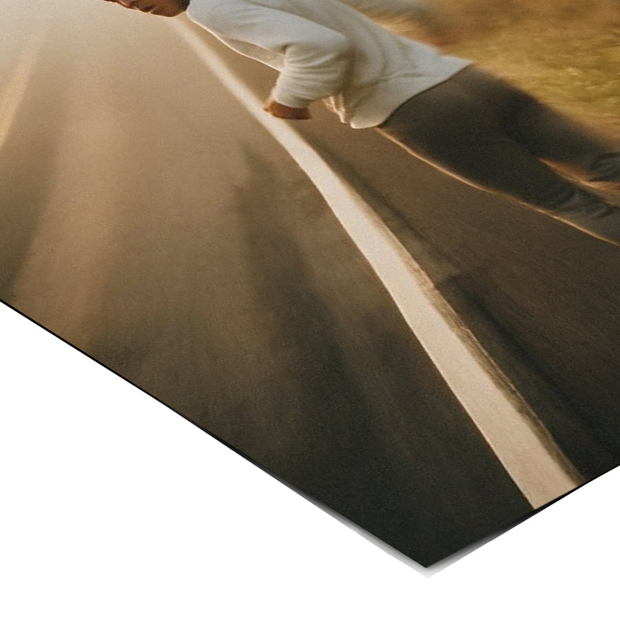 Eckdetail des Posters Upgrade Your Life In Silence