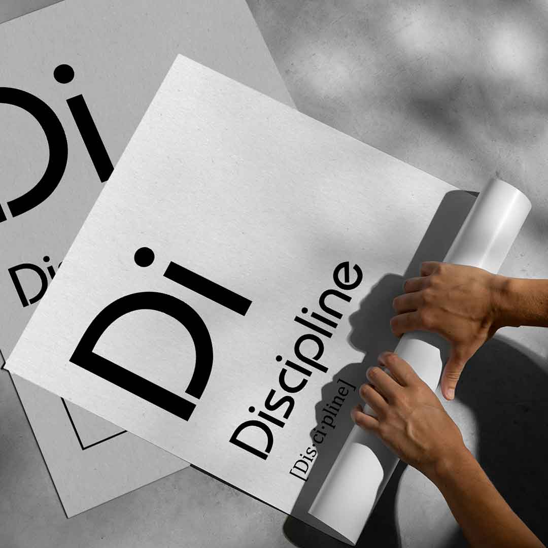 DOTCOMCANVAS® Discipline (Di) Poster Version Weiß – aufgerollt