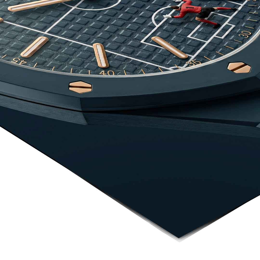 Luxury Timepiece – Football Poster Eckdetail 1