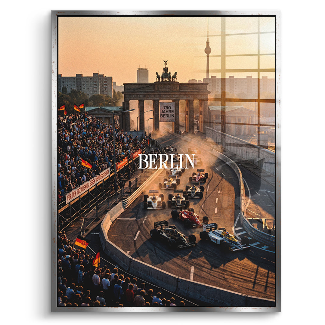 DOTCOMCANVAS Berlin F1 Acrylglasbild Vorderansicht mit Silberrahmen