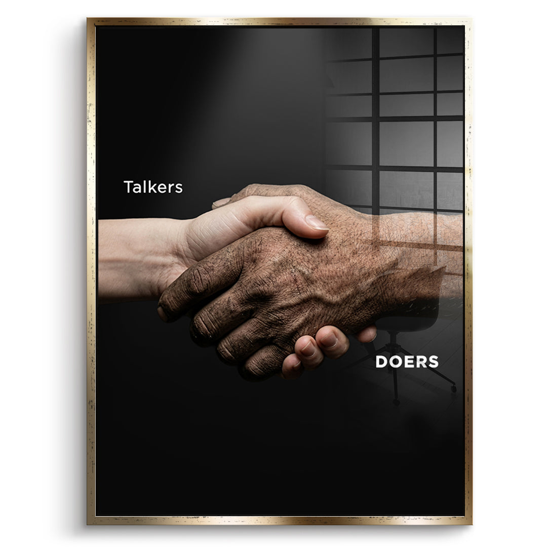 DOTCOMCANVAS Acrylglasbild Talkers Vs Doers Handshake im goldenen Premium-Rahmen