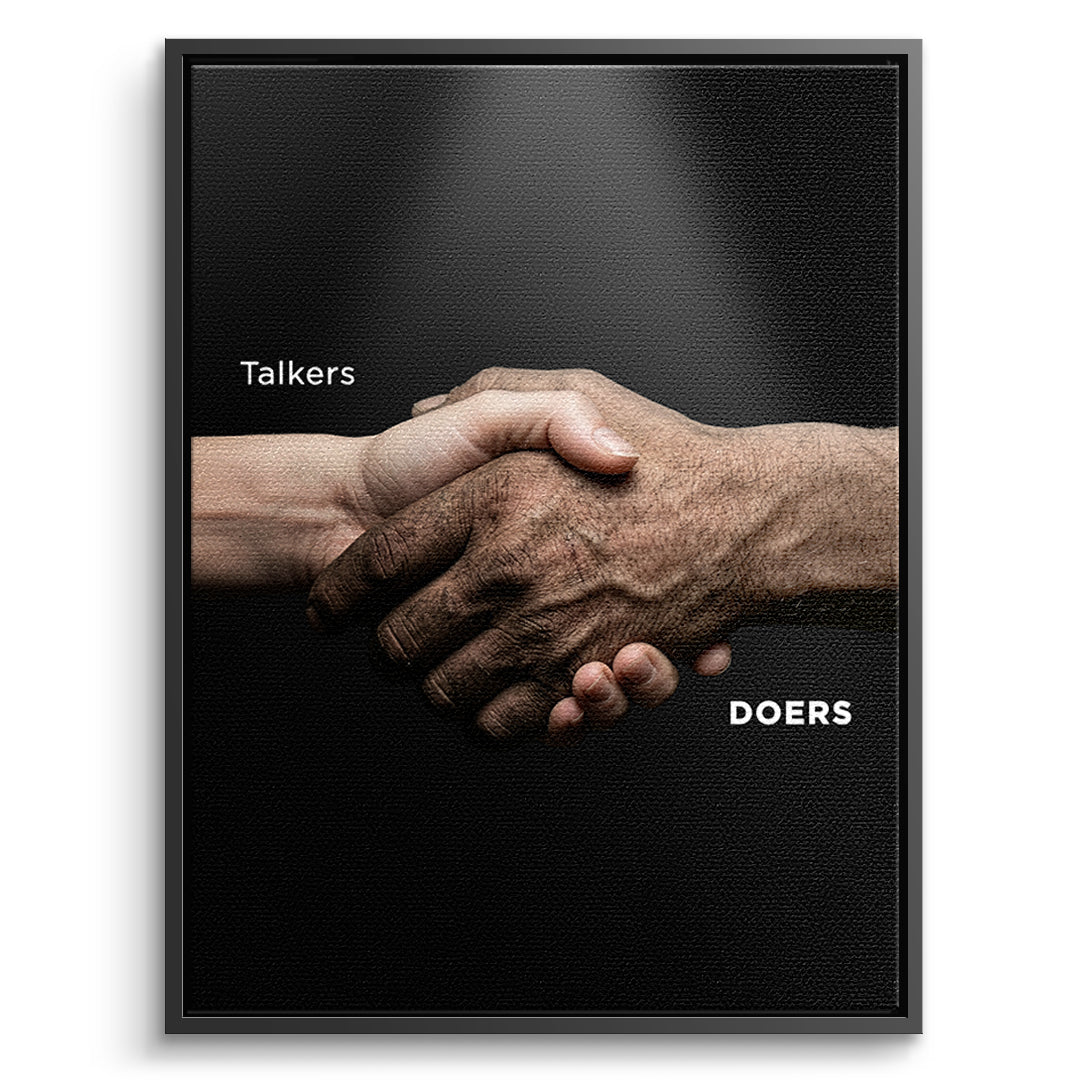 DOTCOMCANVAS Leinwandbild Talkers Vs Doers Handshake im schwarzen Premium-Rahmen