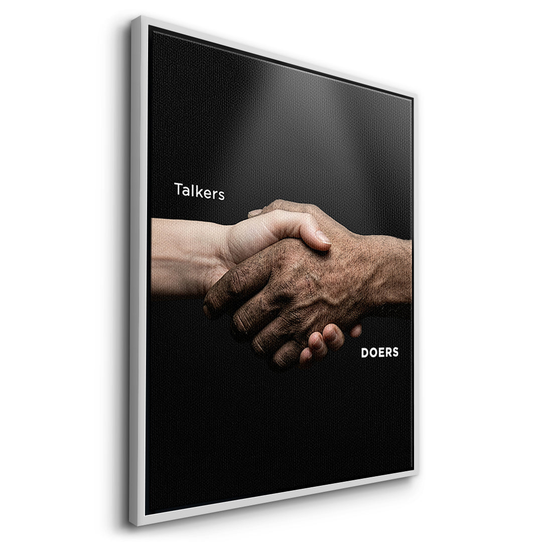 Seitenansicht des Leinwandbilds Talkers Vs Doers Handshake im weißen Rahmen