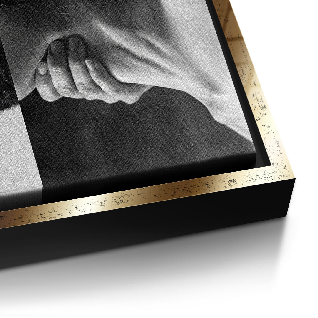 Detailaufnahme der Leinwandstruktur, Beast Grey im goldenen Rahmen