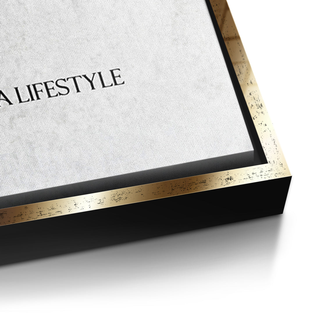 Detailaufnahme der Leinwandstruktur, Luxury Is A Lifestyle im goldenen Rahmen