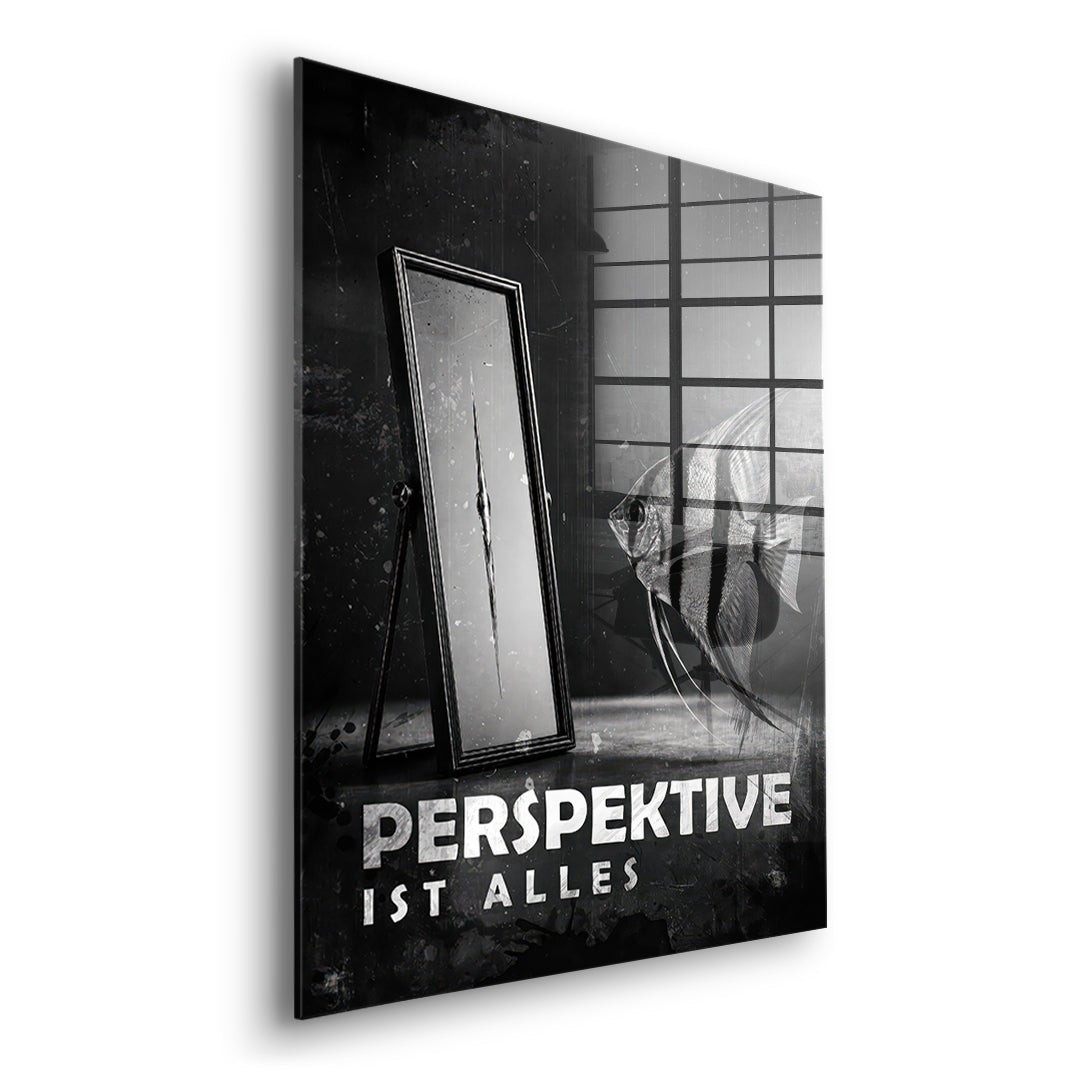 Seitenansicht des Acrylglasbilds Perspective Is Everything (Deutsch) ohne Rahmen