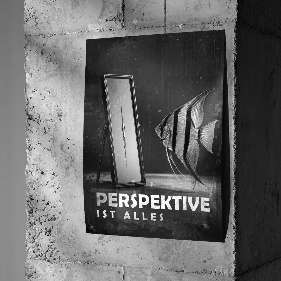 Poster Perspective Is Everything (Deutsch) an einer Betonwand