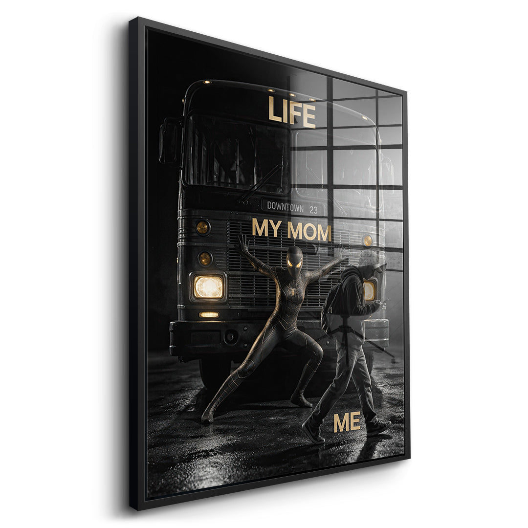 Seitenansicht des Acrylglasbilds Life My Mom Me im schwarzen Rahmen