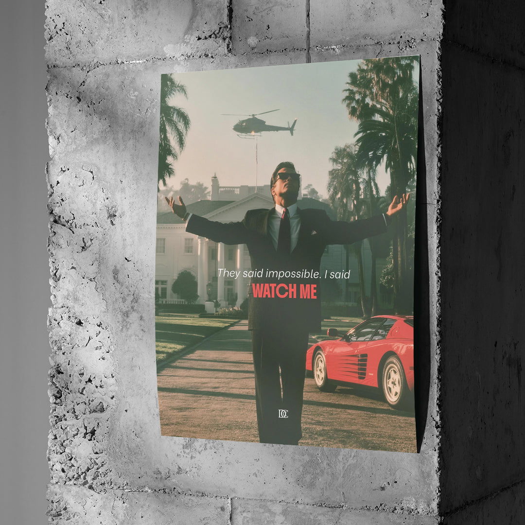Poster Watch Me an einer Betonwand