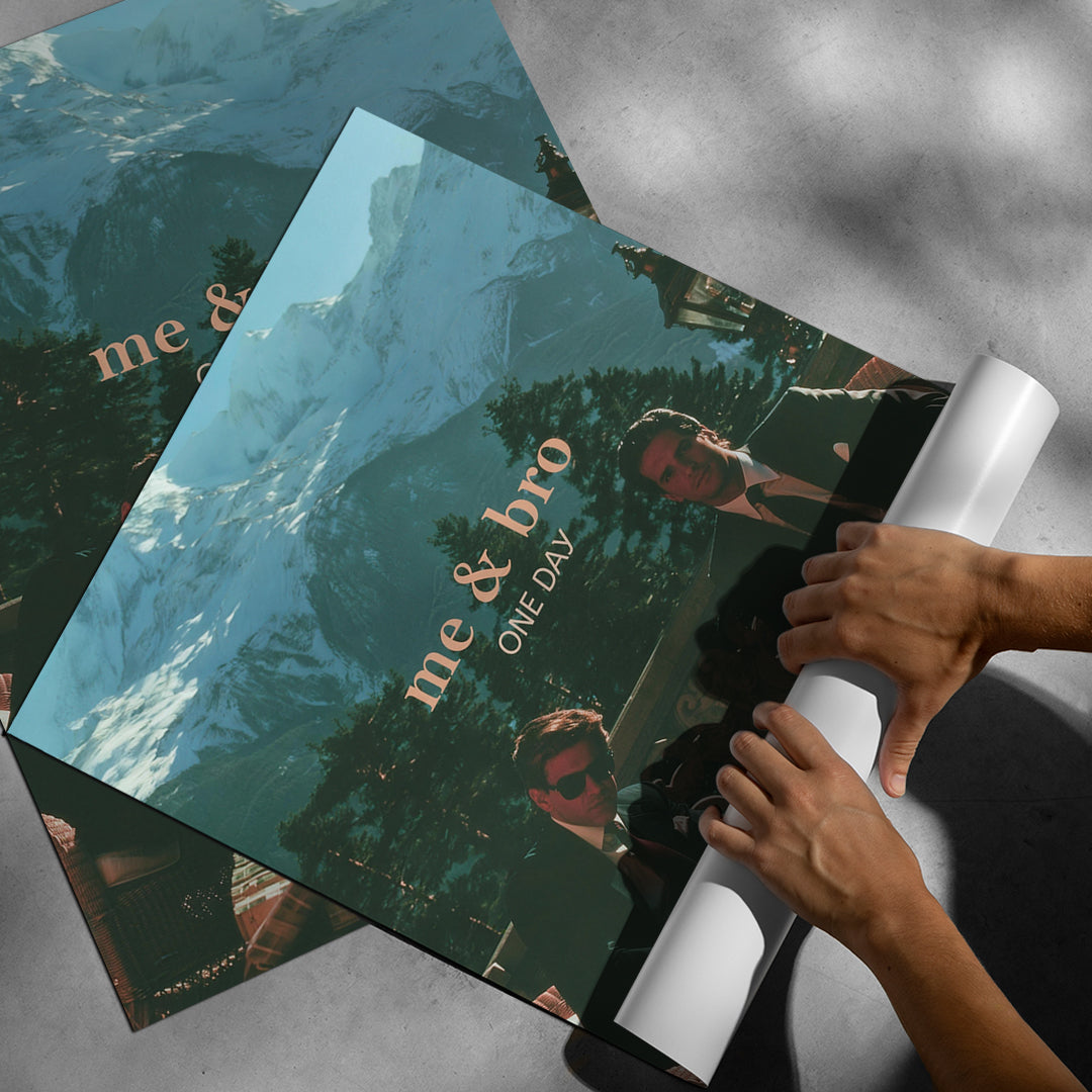 Aufgerolltes Poster Me & Bro One Day