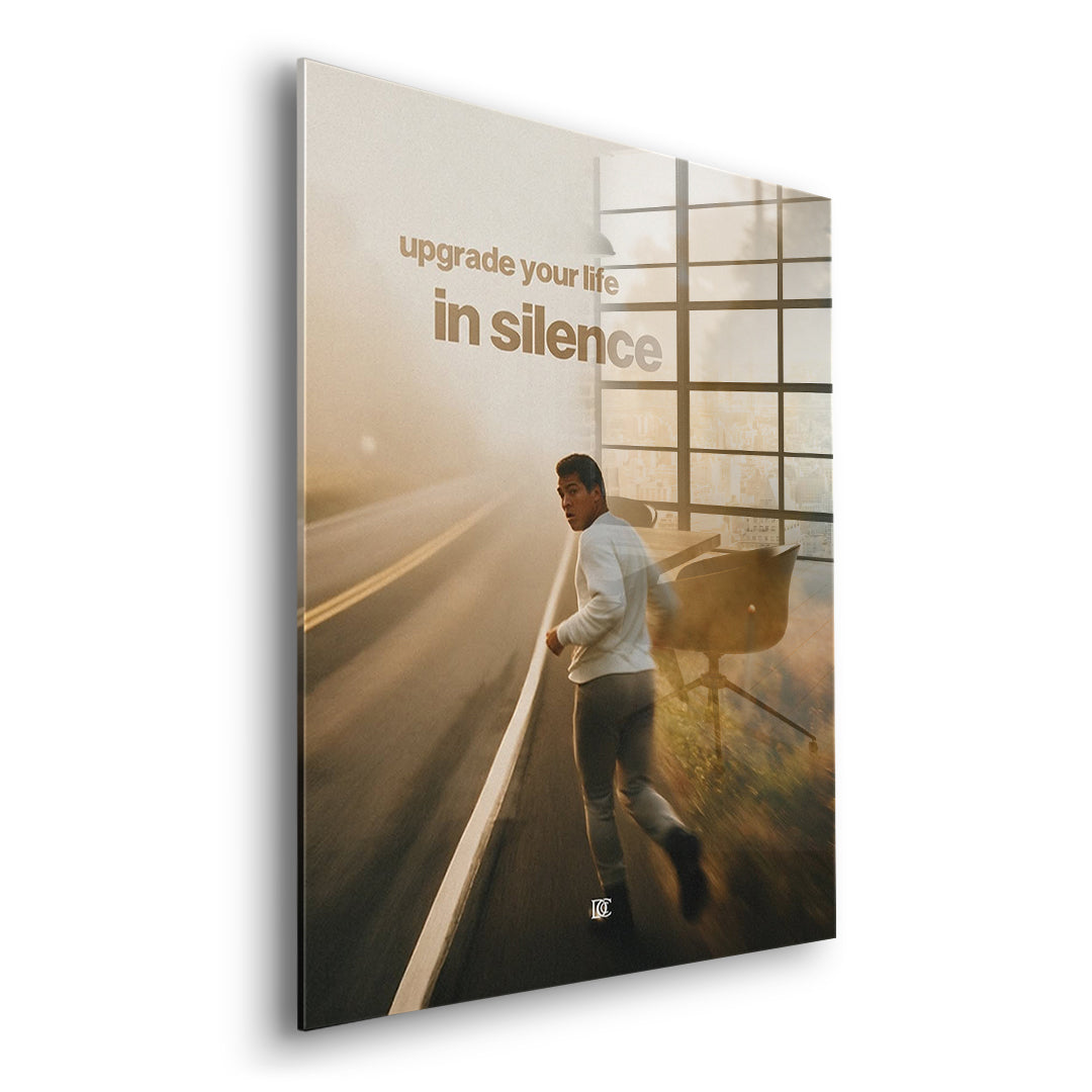 Seitenansicht des Acrylglasbilds Upgrade Your Life In Silence ohne Rahmen
