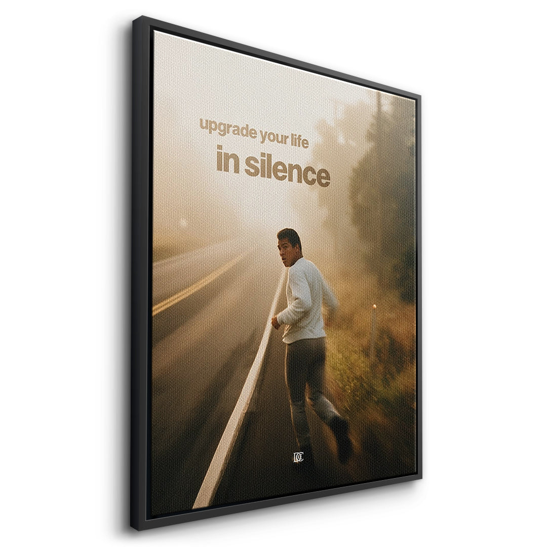 Seitenansicht des Leinwandbilds Upgrade Your Life In Silence im schwarzen Rahmen