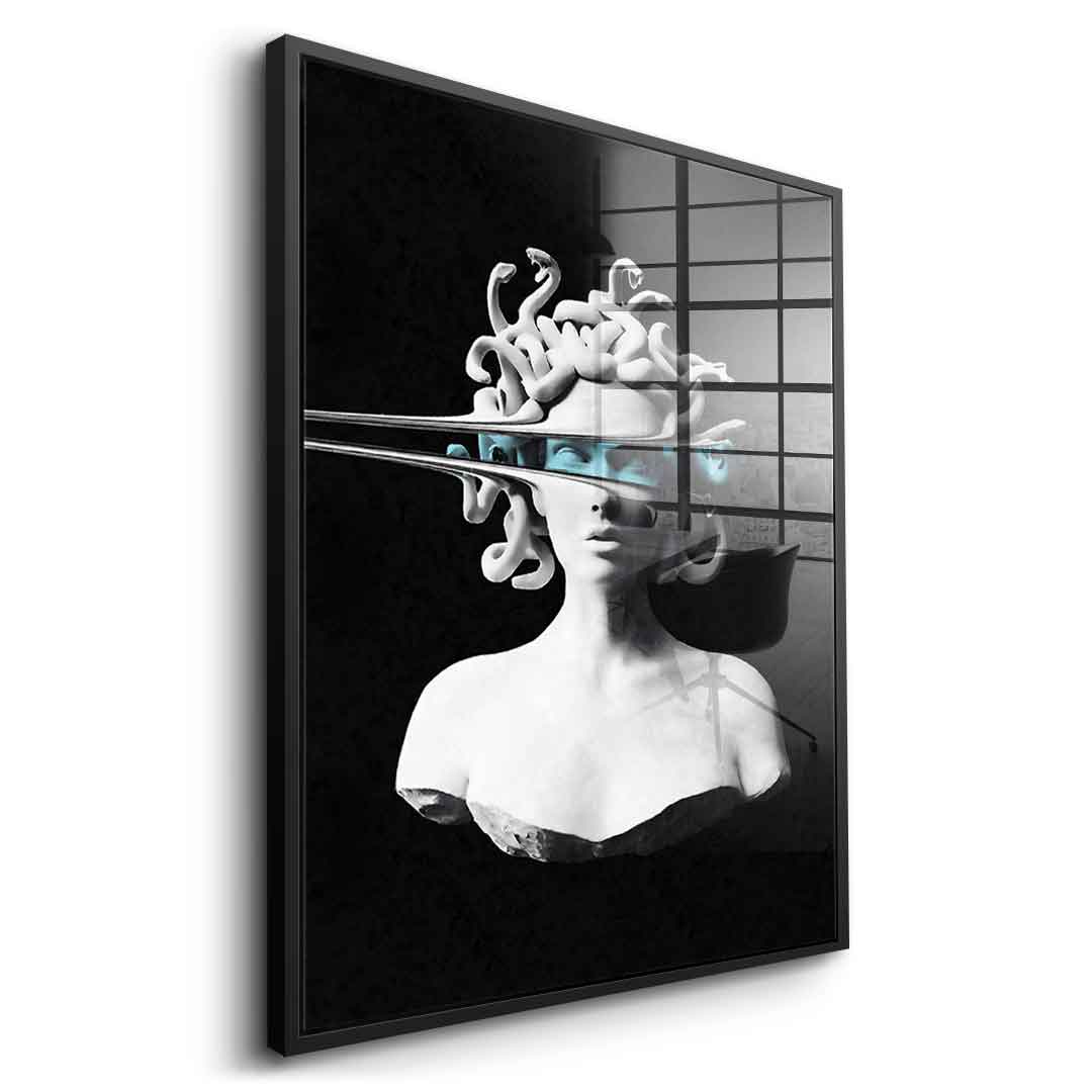DOTCOMCANVAS® Portrait of Medusa Acrylglasbild – Seitenansicht schwarzer Rahmen