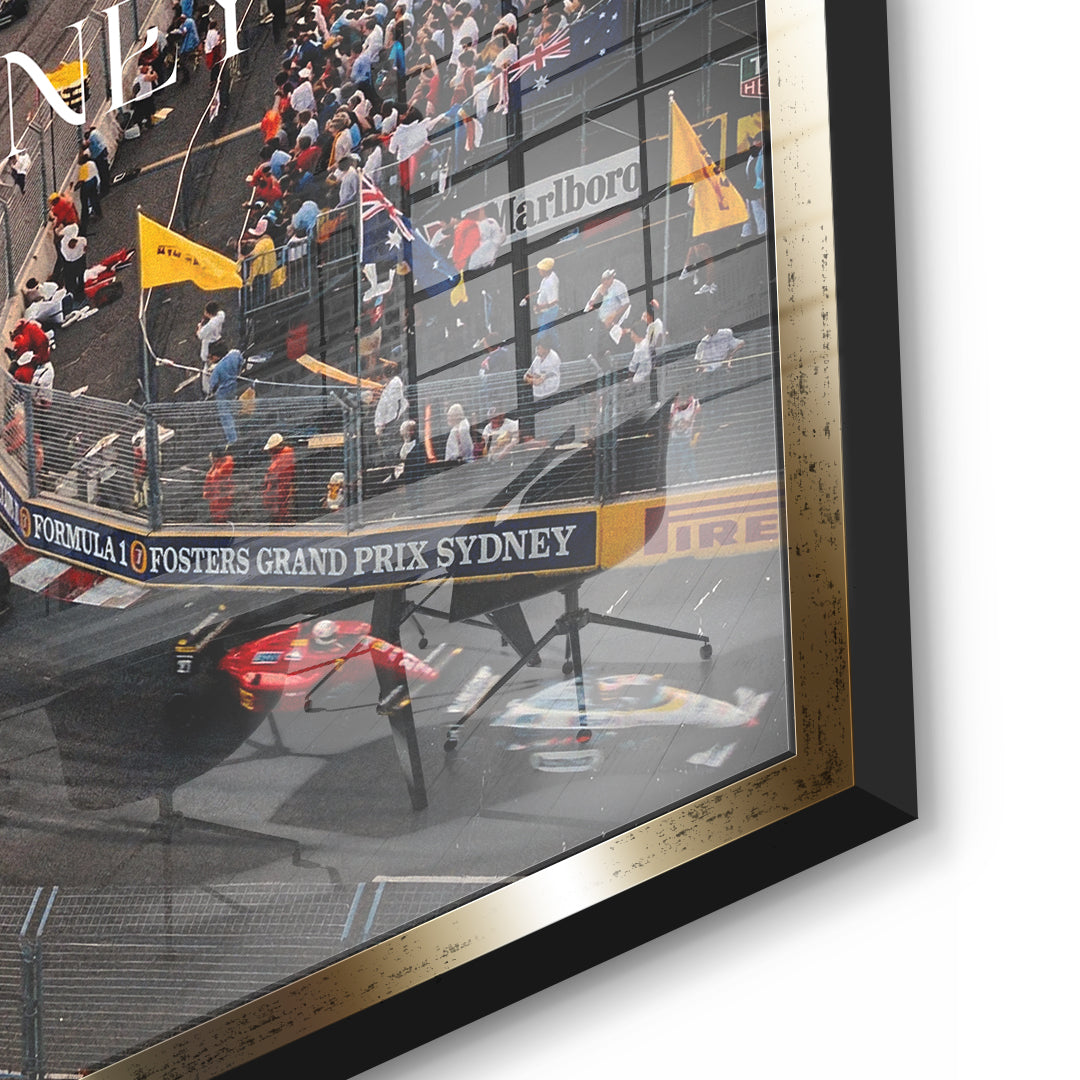 Sydney F1 Acrylglas - Detail goldener Rahmen
