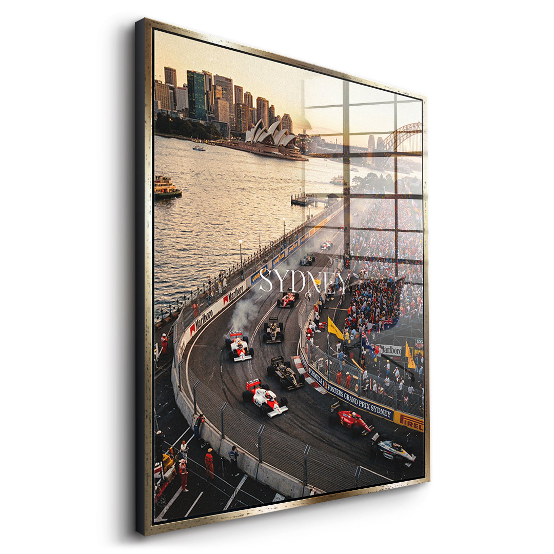 Sydney F1 Acrylglas - Seitenansicht goldener Rahmen