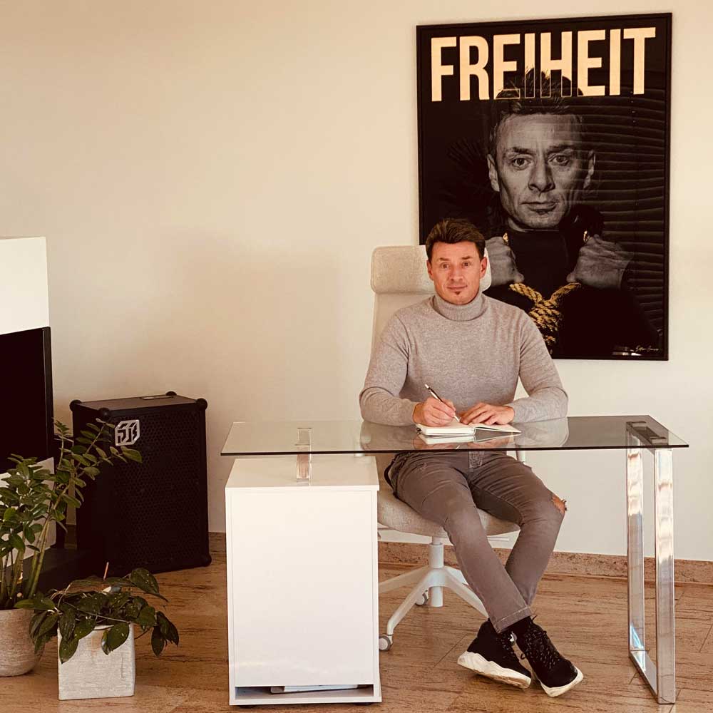 <tc>Commissioned Artwork</tc> - Rene Edelmann